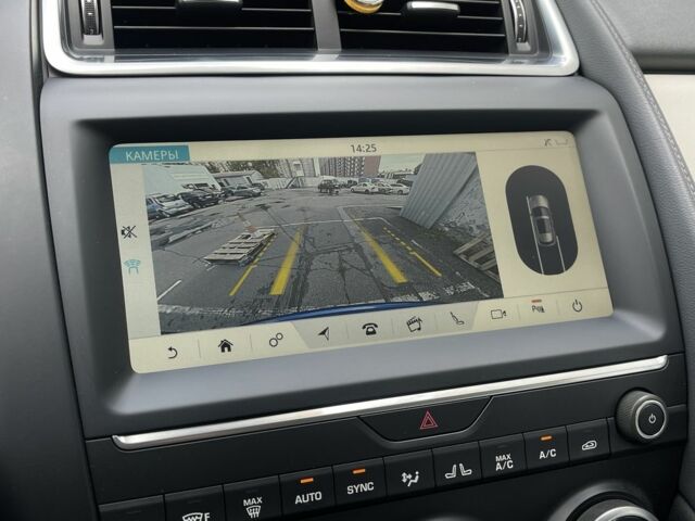 Синий Ягуар Е-Тайп, объемом двигателя 2 л и пробегом 45 тыс. км за 26500 $, фото 13 на Automoto.ua