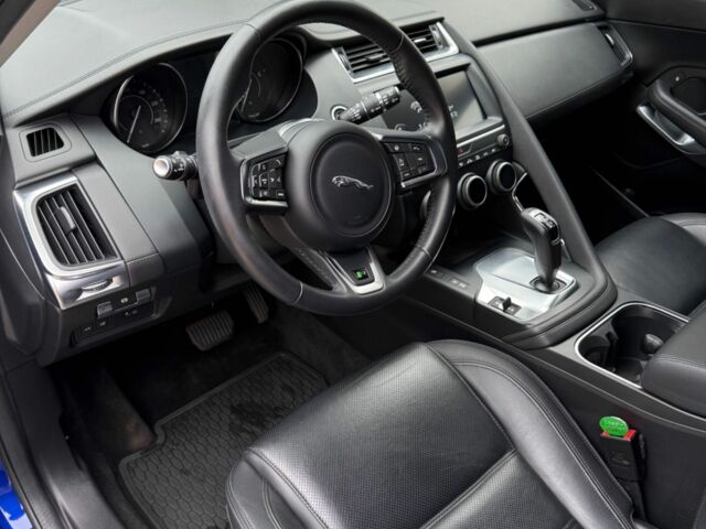 Синий Ягуар Е-Тайп, объемом двигателя 2 л и пробегом 59 тыс. км за 26000 $, фото 6 на Automoto.ua