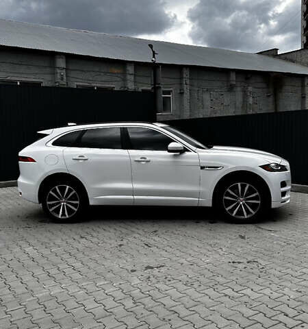 Белый Ягуар Ф-Пейс, объемом двигателя 3 л и пробегом 153 тыс. км за 20500 $, фото 1 на Automoto.ua