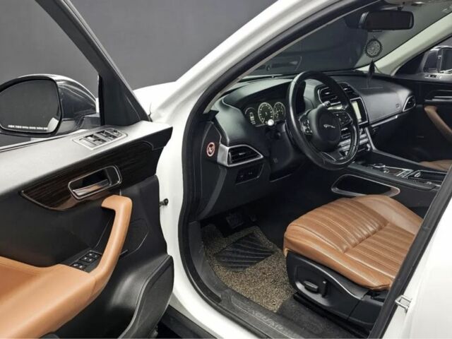 Белый Ягуар Ф-Пейс, объемом двигателя 2 л и пробегом 148 тыс. км за 25100 $, фото 19 на Automoto.ua