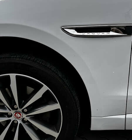 Белый Ягуар Ф-Пейс, объемом двигателя 3 л и пробегом 153 тыс. км за 20500 $, фото 10 на Automoto.ua