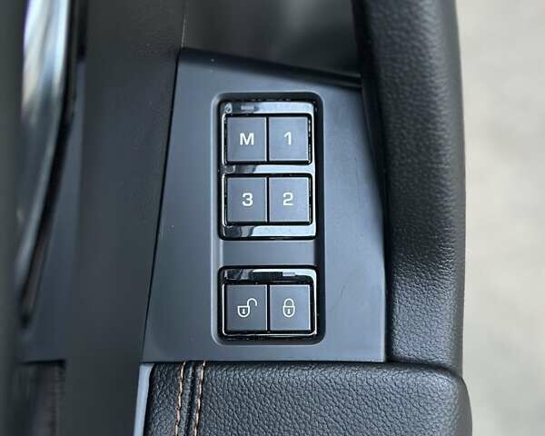 Белый Ягуар Ф-Пейс, объемом двигателя 2 л и пробегом 155 тыс. км за 18700 $, фото 28 на Automoto.ua