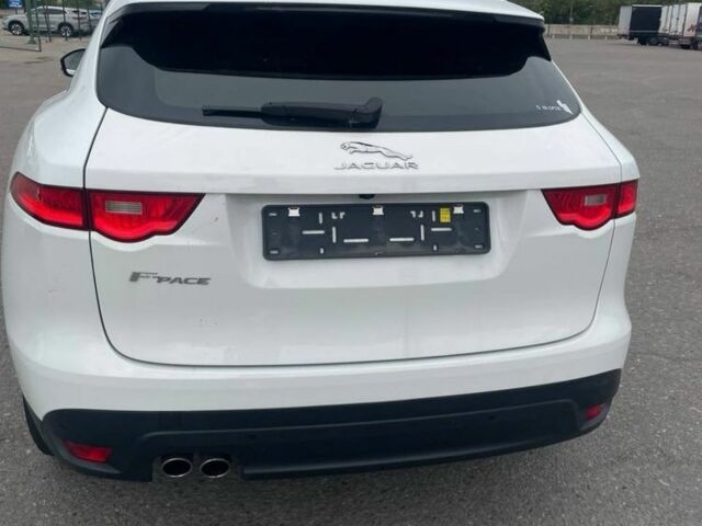 Белый Ягуар Ф-Пейс, объемом двигателя 2 л и пробегом 148 тыс. км за 25100 $, фото 4 на Automoto.ua