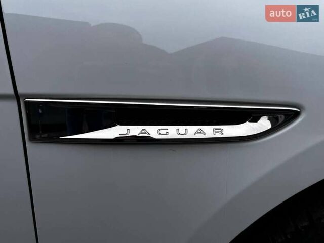 Белый Ягуар Ф-Пейс, объемом двигателя 3 л и пробегом 173 тыс. км за 14900 $, фото 9 на Automoto.ua