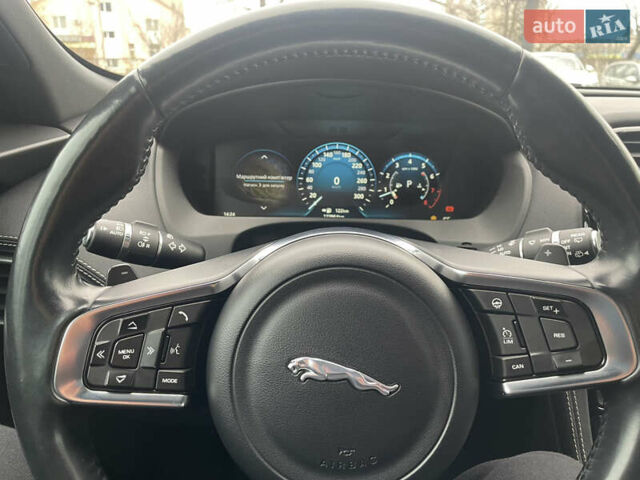 Білий Ягуар Ф-Пейс, об'ємом двигуна 3 л та пробігом 127 тис. км за 22300 $, фото 15 на Automoto.ua