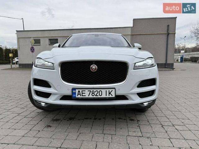 Білий Ягуар Ф-Пейс, об'ємом двигуна 2 л та пробігом 240 тис. км за 22000 $, фото 7 на Automoto.ua