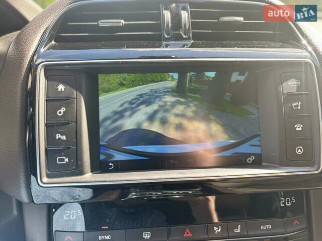 Білий Ягуар Ф-Пейс, об'ємом двигуна 2 л та пробігом 199 тис. км за 22900 $, фото 36 на Automoto.ua