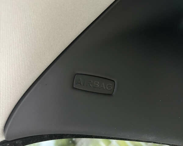 Білий Ягуар Ф-Пейс, об'ємом двигуна 2 л та пробігом 199 тис. км за 22900 $, фото 21 на Automoto.ua