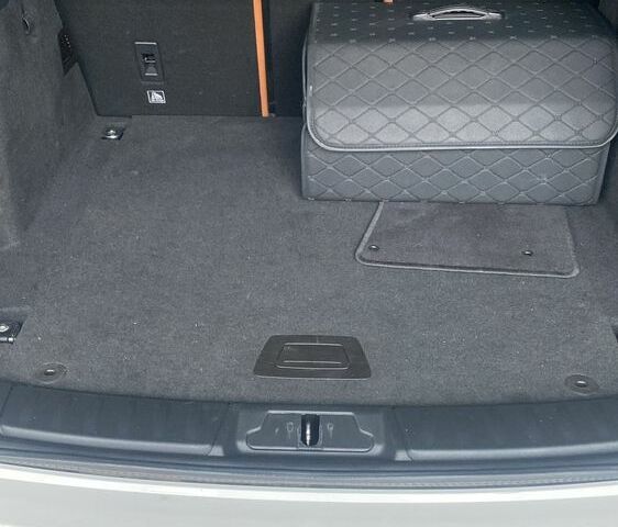 Белый Ягуар Ф-Пейс, объемом двигателя 2 л и пробегом 148 тыс. км за 25100 $, фото 7 на Automoto.ua