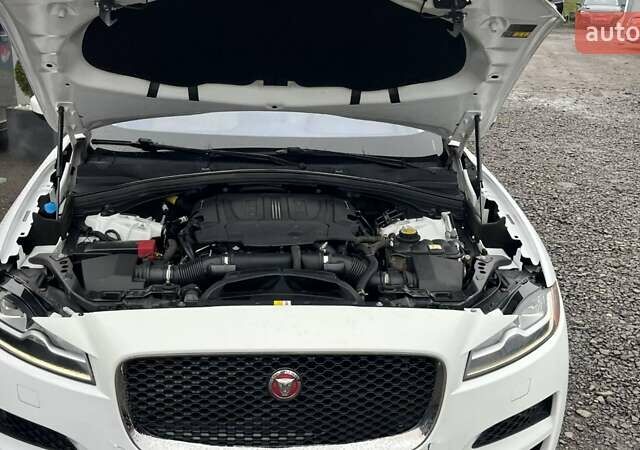 Белый Ягуар Ф-Пейс, объемом двигателя 3 л и пробегом 173 тыс. км за 14900 $, фото 31 на Automoto.ua