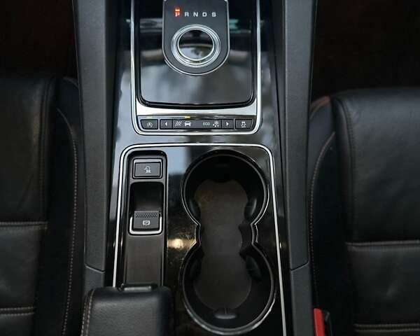 Ягуар Ф-Пейс 2016 у Буче на Automoto.ua Білий Ягуар Ф-Пейс, об'ємом двигуна 2 л та пробігом 155 тис. км за 18700 $, фото 32 на Automoto.ua