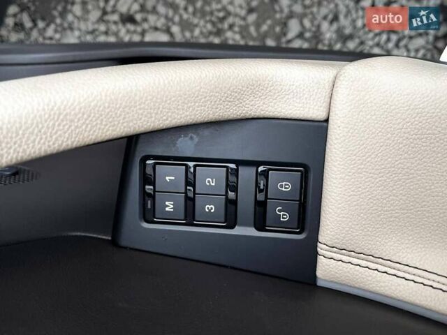 Белый Ягуар Ф-Пейс, объемом двигателя 3 л и пробегом 173 тыс. км за 14900 $, фото 29 на Automoto.ua