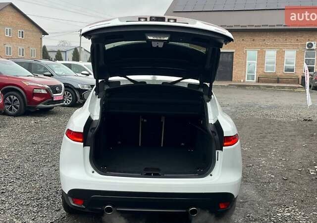 Белый Ягуар Ф-Пейс, объемом двигателя 3 л и пробегом 173 тыс. км за 14900 $, фото 26 на Automoto.ua