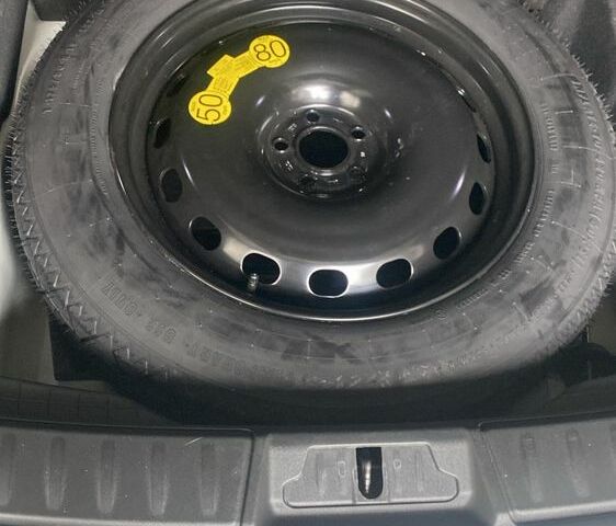 Белый Ягуар Ф-Пейс, объемом двигателя 2 л и пробегом 148 тыс. км за 25100 $, фото 6 на Automoto.ua