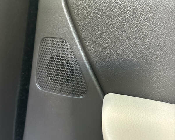 Білий Ягуар Ф-Пейс, об'ємом двигуна 2 л та пробігом 199 тис. км за 22900 $, фото 20 на Automoto.ua