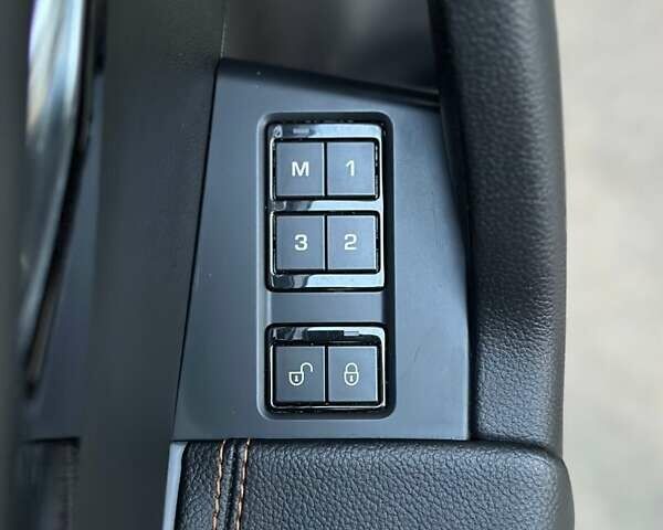 Білий Ягуар Ф-Пейс, об'ємом двигуна 2 л та пробігом 155 тис. км за 17999 $, фото 32 на Automoto.ua