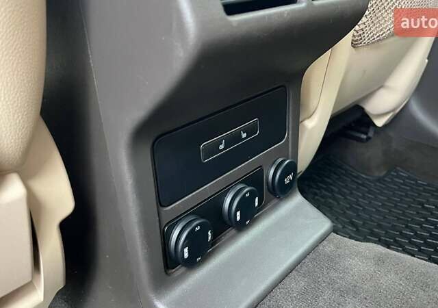 Белый Ягуар Ф-Пейс, объемом двигателя 3 л и пробегом 173 тыс. км за 14900 $, фото 21 на Automoto.ua