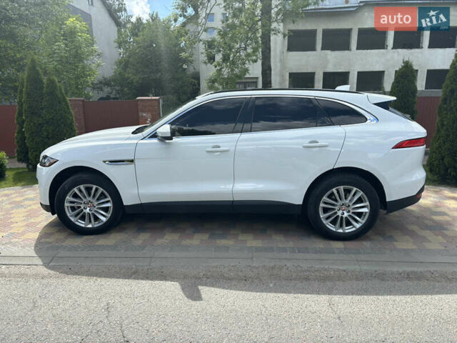 Білий Ягуар Ф-Пейс, об'ємом двигуна 2 л та пробігом 199 тис. км за 22900 $, фото 2 на Automoto.ua