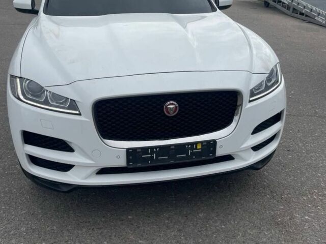 Белый Ягуар Ф-Пейс, объемом двигателя 2 л и пробегом 148 тыс. км за 25100 $, фото 1 на Automoto.ua