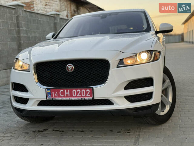 Білий Ягуар Ф-Пейс, об'ємом двигуна 2 л та пробігом 209 тис. км за 17900 $, фото 1 на Automoto.ua
