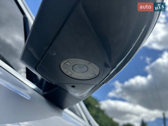 Білий Ягуар Ф-Пейс, об'ємом двигуна 2 л та пробігом 199 тис. км за 22900 $, фото 9 на Automoto.ua