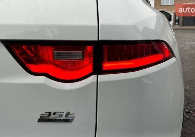 Белый Ягуар Ф-Пейс, объемом двигателя 3 л и пробегом 173 тыс. км за 14900 $, фото 28 на Automoto.ua