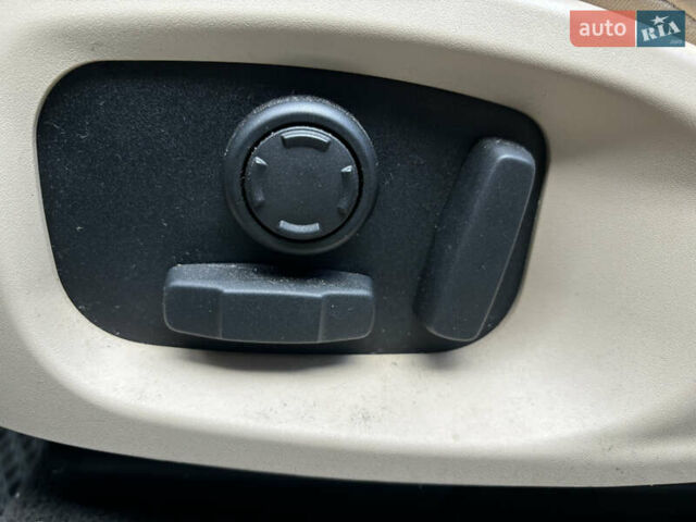 Білий Ягуар Ф-Пейс, об'ємом двигуна 2 л та пробігом 199 тис. км за 22900 $, фото 65 на Automoto.ua