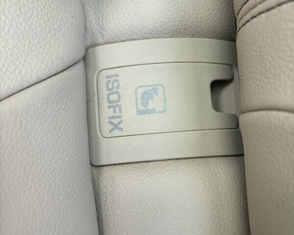 Білий Ягуар Ф-Пейс, об'ємом двигуна 2 л та пробігом 199 тис. км за 22900 $, фото 16 на Automoto.ua