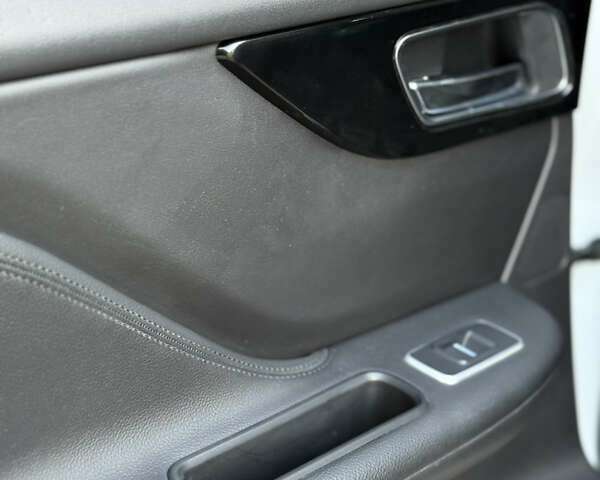 Білий Ягуар Ф-Пейс, об'ємом двигуна 2 л та пробігом 209 тис. км за 17900 $, фото 44 на Automoto.ua