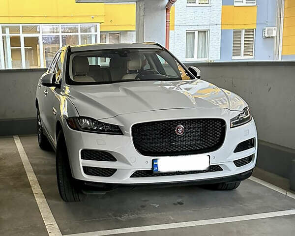 Белый Ягуар Ф-Пейс, объемом двигателя 3 л и пробегом 77 тыс. км за 26500 $, фото 8 на Automoto.ua