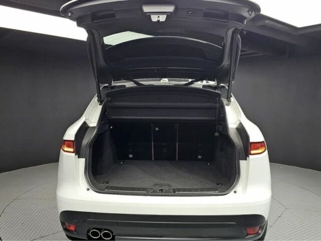 Белый Ягуар Ф-Пейс, объемом двигателя 2 л и пробегом 148 тыс. км за 25100 $, фото 12 на Automoto.ua