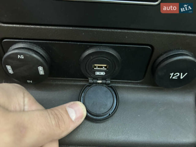 Білий Ягуар Ф-Пейс, об'ємом двигуна 2 л та пробігом 199 тис. км за 22900 $, фото 15 на Automoto.ua