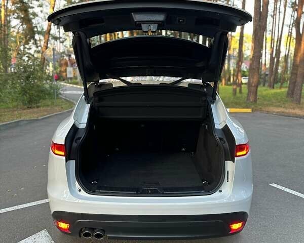 Ягуар Ф-Пейс 2016 у Буче на Automoto.ua Білий Ягуар Ф-Пейс, об'ємом двигуна 2 л та пробігом 155 тис. км за 18700 $, фото 14 на Automoto.ua