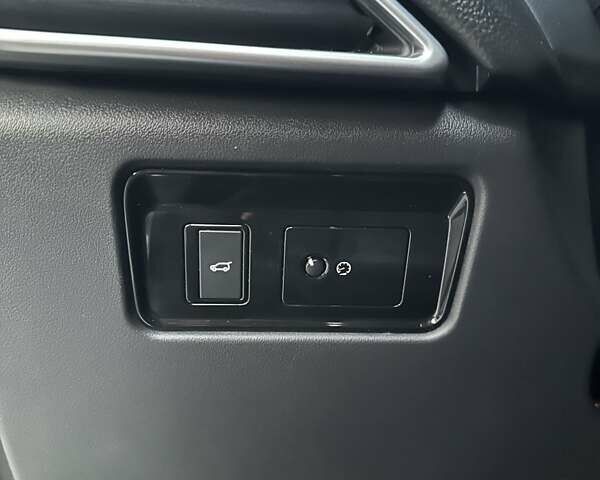 Білий Ягуар Ф-Пейс, об'ємом двигуна 2 л та пробігом 155 тис. км за 17999 $, фото 36 на Automoto.ua