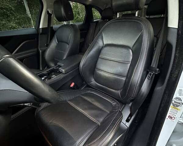 Ягуар Ф-Пейс 2016 у Буче на Automoto.ua Білий Ягуар Ф-Пейс, об'ємом двигуна 2 л та пробігом 155 тис. км за 18700 $, фото 25 на Automoto.ua