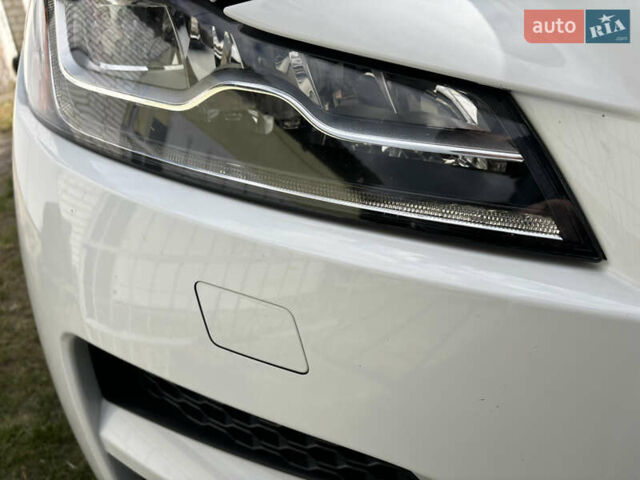 Білий Ягуар Ф-Пейс, об'ємом двигуна 2 л та пробігом 199 тис. км за 22900 $, фото 58 на Automoto.ua