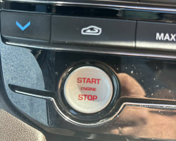 Білий Ягуар Ф-Пейс, об'ємом двигуна 2 л та пробігом 199 тис. км за 22900 $, фото 42 на Automoto.ua