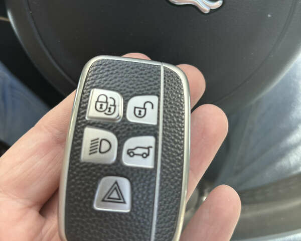 Білий Ягуар Ф-Пейс, об'ємом двигуна 2 л та пробігом 199 тис. км за 22900 $, фото 49 на Automoto.ua