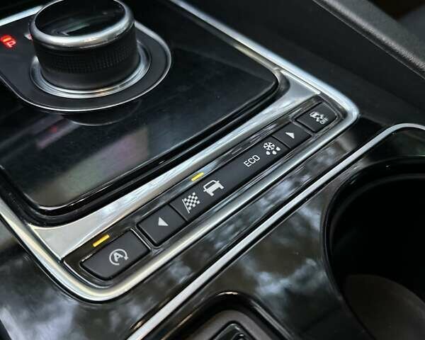 Ягуар Ф-Пейс 2016 у Буче на Automoto.ua Білий Ягуар Ф-Пейс, об'ємом двигуна 2 л та пробігом 155 тис. км за 18700 $, фото 41 на Automoto.ua