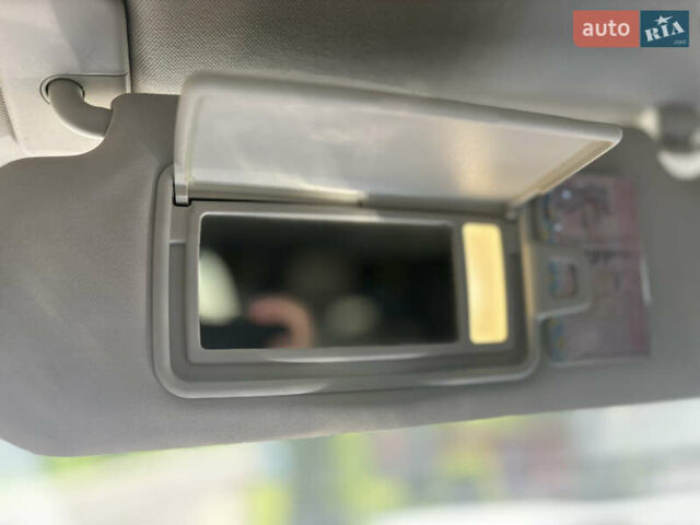 Білий Ягуар Ф-Пейс, об'ємом двигуна 2 л та пробігом 199 тис. км за 22900 $, фото 61 на Automoto.ua