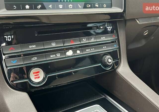 Белый Ягуар Ф-Пейс, объемом двигателя 3 л и пробегом 173 тыс. км за 14900 $, фото 10 на Automoto.ua