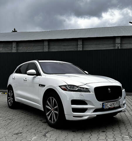 Белый Ягуар Ф-Пейс, объемом двигателя 3 л и пробегом 153 тыс. км за 20500 $, фото 2 на Automoto.ua