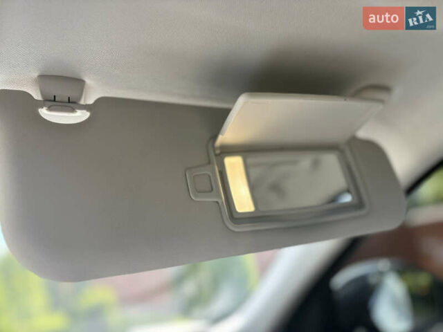 Білий Ягуар Ф-Пейс, об'ємом двигуна 2 л та пробігом 199 тис. км за 22900 $, фото 60 на Automoto.ua