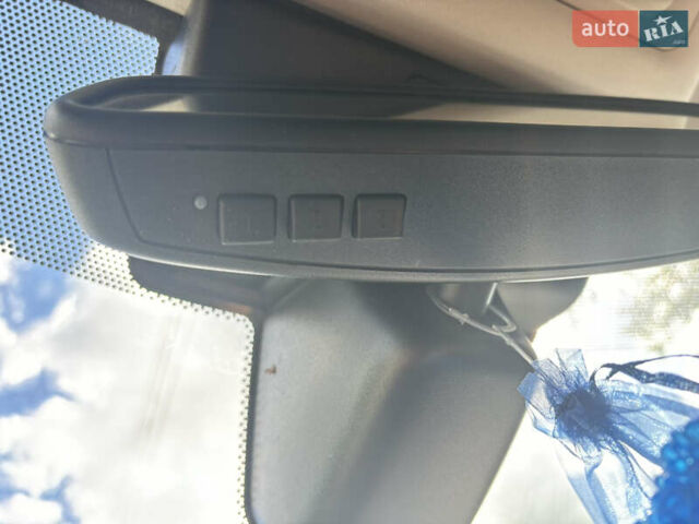 Білий Ягуар Ф-Пейс, об'ємом двигуна 2 л та пробігом 199 тис. км за 22900 $, фото 31 на Automoto.ua