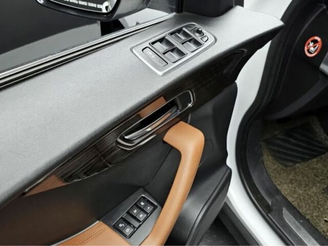 Белый Ягуар Ф-Пейс, объемом двигателя 2 л и пробегом 148 тыс. км за 25100 $, фото 15 на Automoto.ua