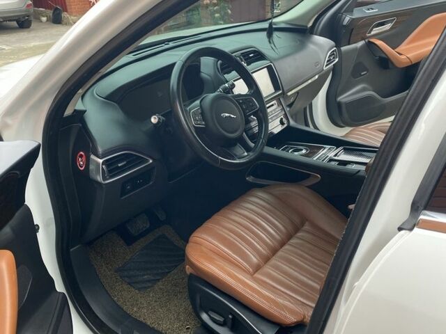 Белый Ягуар Ф-Пейс, объемом двигателя 2 л и пробегом 148 тыс. км за 25100 $, фото 21 на Automoto.ua