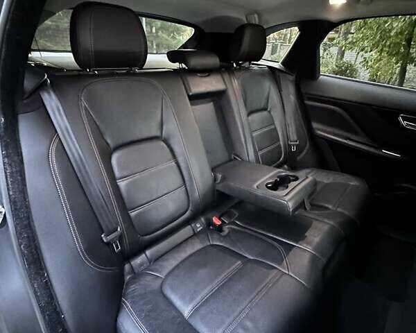 Білий Ягуар Ф-Пейс, об'ємом двигуна 2 л та пробігом 155 тис. км за 17999 $, фото 44 на Automoto.ua