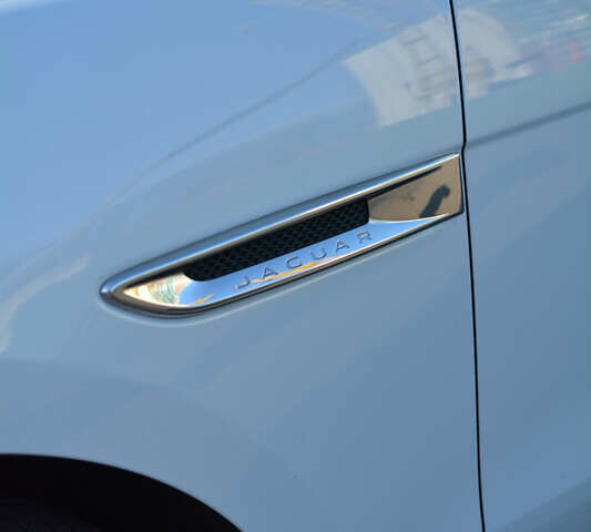 Білий Ягуар Ф-Пейс, об'ємом двигуна 2 л та пробігом 192 тис. км за 19300 $, фото 2 на Automoto.ua