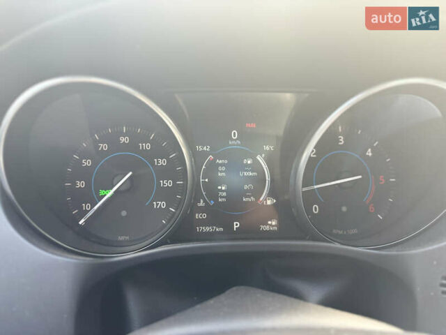 Білий Ягуар Ф-Пейс, об'ємом двигуна 2 л та пробігом 199 тис. км за 22900 $, фото 33 на Automoto.ua