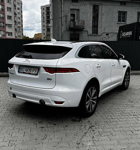 Белый Ягуар Ф-Пейс, объемом двигателя 3 л и пробегом 153 тыс. км за 20500 $, фото 4 на Automoto.ua